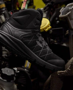 Keen Men's Vista Energy Mid (Carbon-Fiber Toe) | Black/Raven 15 Keen Men's Vista Energy Mid (Carbon-Fiber Toe) | Black/Raven -Keen 1024592 PDP RightImage