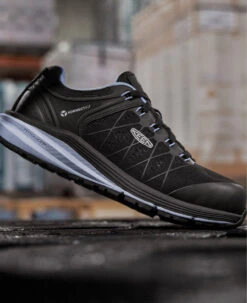 Keen Women's Vista Energy (Carbon-Fiber Toe) | Hydrangea/Black 15 Keen Women's Vista Energy (Carbon-Fiber Toe) | Hydrangea/Black -Keen 1024594 PDP RightImage