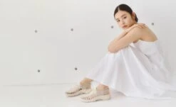 Keen Women's UNEEK Astoria Sandal X SNIDEL | Birch/Plaza Taupe -Keen KEEN W UNEEKAstoriaxSNIDEL Lifestyle PDP Doublewide