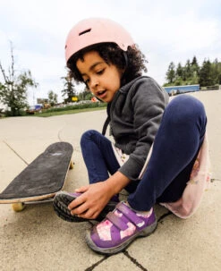 Keen Big Kids' Speed Hound | Blue Depths/Black 18 Keen Big Kids' Speed Hound | Blue Depths/Black -Keen KidsSpeedHoundPDPLifestyle2Kids1026214 925e330a d456 419d a34c d5e888e65ae6