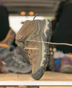 Keen Men's Targhee Vent Mid | Olivia/Bungee Cord 15 Keen Men's Targhee Vent Mid | Olivia/Bungee Cord -Keen MTargheeVentMidLifestylePDPRight