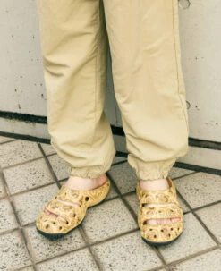 Keen Men's Yogui Arts Clog X THC | Caffe Latte Paisley 17 Keen Men's Yogui Arts Clog X THC | Caffe Latte Paisley -Keen MYoguiArtsLifestylePDPSingleRight