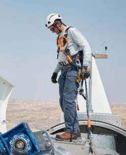 Keen Men's Camden 8" Insulated Waterproof Boot (Carbon-Fiber Toe) | Leather Brown/Black 18 Keen Men's Camden 8" Insulated Waterproof Boot (Carbon-Fiber Toe) | Leather Brown/Black -Keen SDD 1014 Camden 1027690 Left Image 1