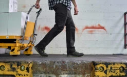 Keen Men's Vista Energy (Carbon-Fiber Toe) | Magnet/Green Glow -Keen SDD 554 VistaEnergy 1026886 Top Image