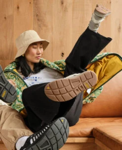 Keen Women's UNEEK Sneaker | Sea Moss/Tangerine -Keen WUNEEKOGLifestylePDPRight 1