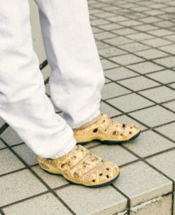 Keen Women's Yogui Arts Clog X THC | Caffe Latte Paisley 17 Keen Women's Yogui Arts Clog X THC | Caffe Latte Paisley -Keen WYoguiArtsLifestylePDPSingleRight